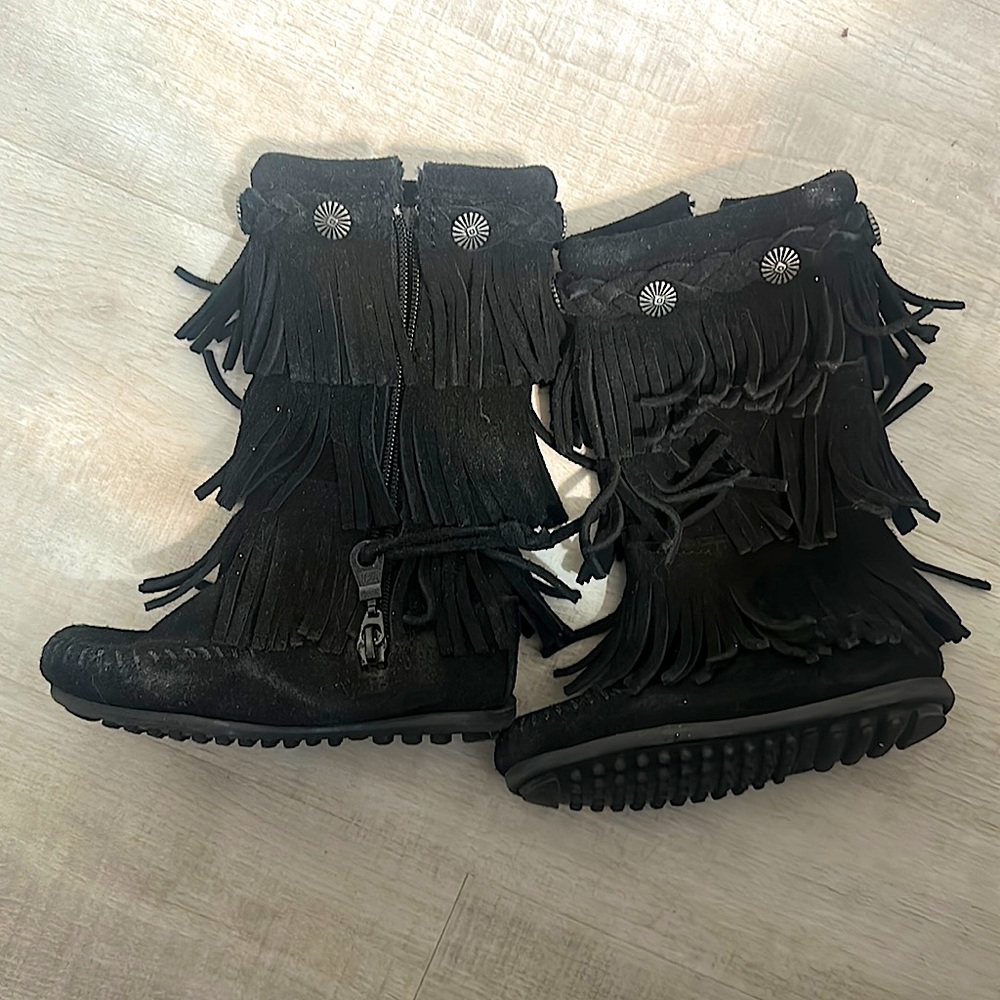 Toddler size 7 black Minnetonka boots